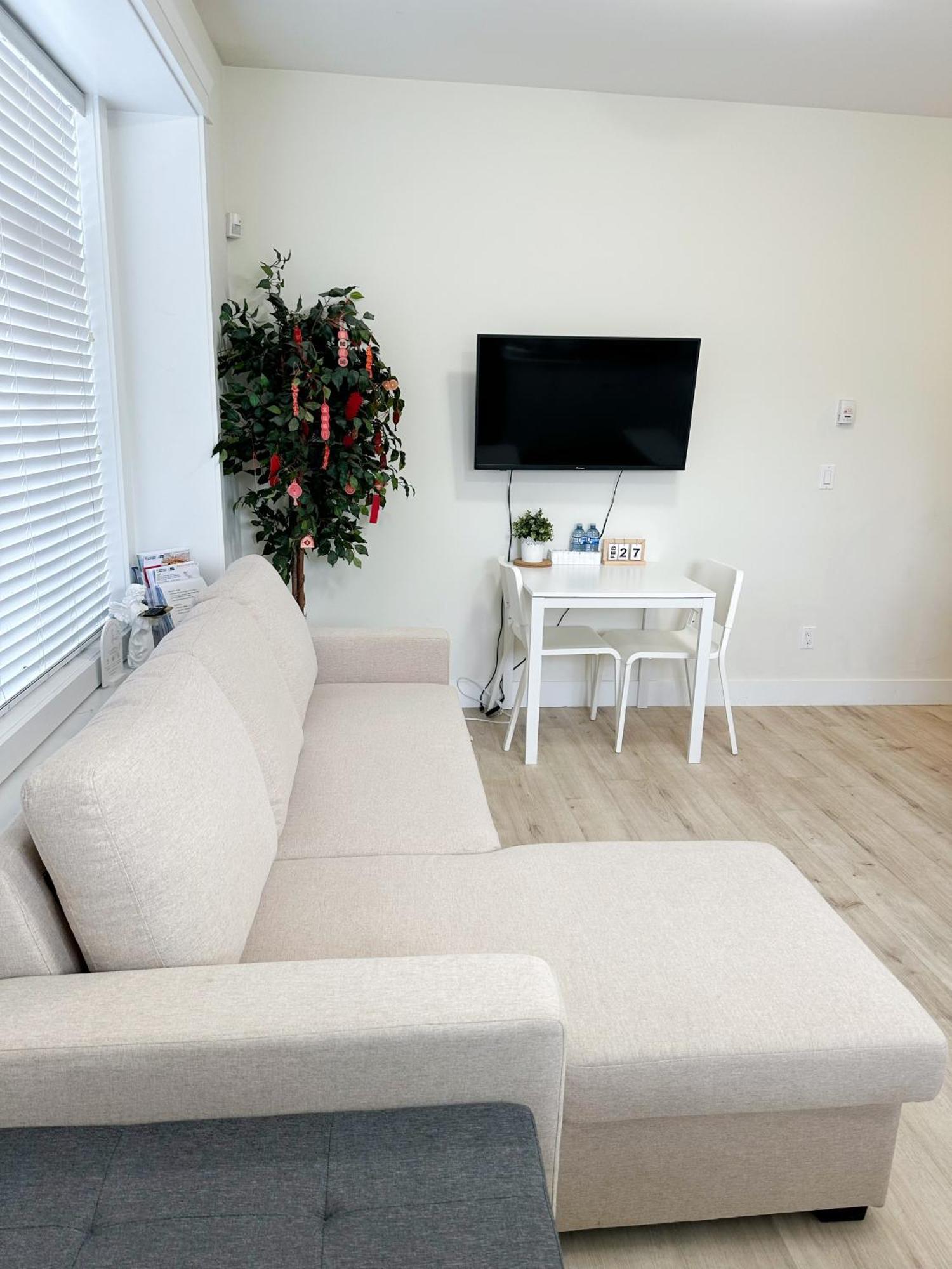 Si & Daniel Home Near Yvr Airport & Skytrain Separate Entry Free Parking 列治文 外观 照片