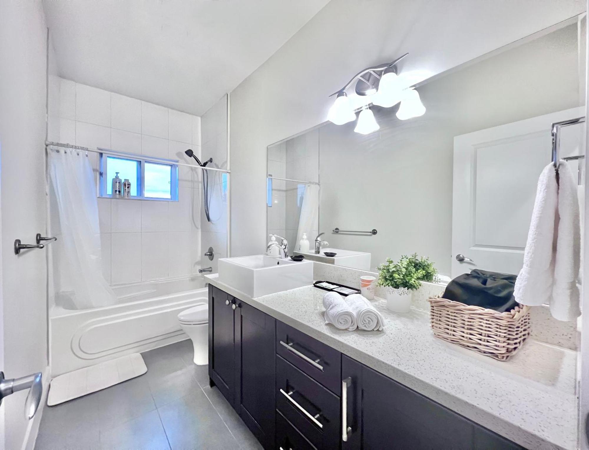 Si & Daniel Home Near Yvr Airport & Skytrain Separate Entry Free Parking 列治文 外观 照片