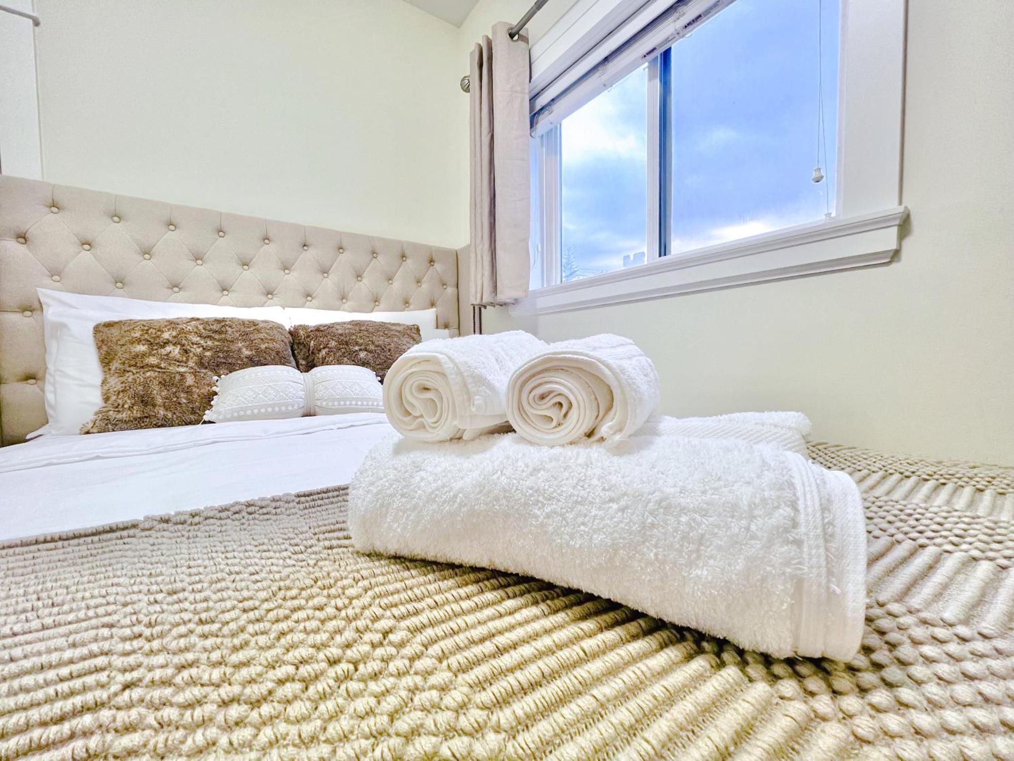 Si & Daniel Home Near Yvr Airport & Skytrain Separate Entry Free Parking 列治文 外观 照片