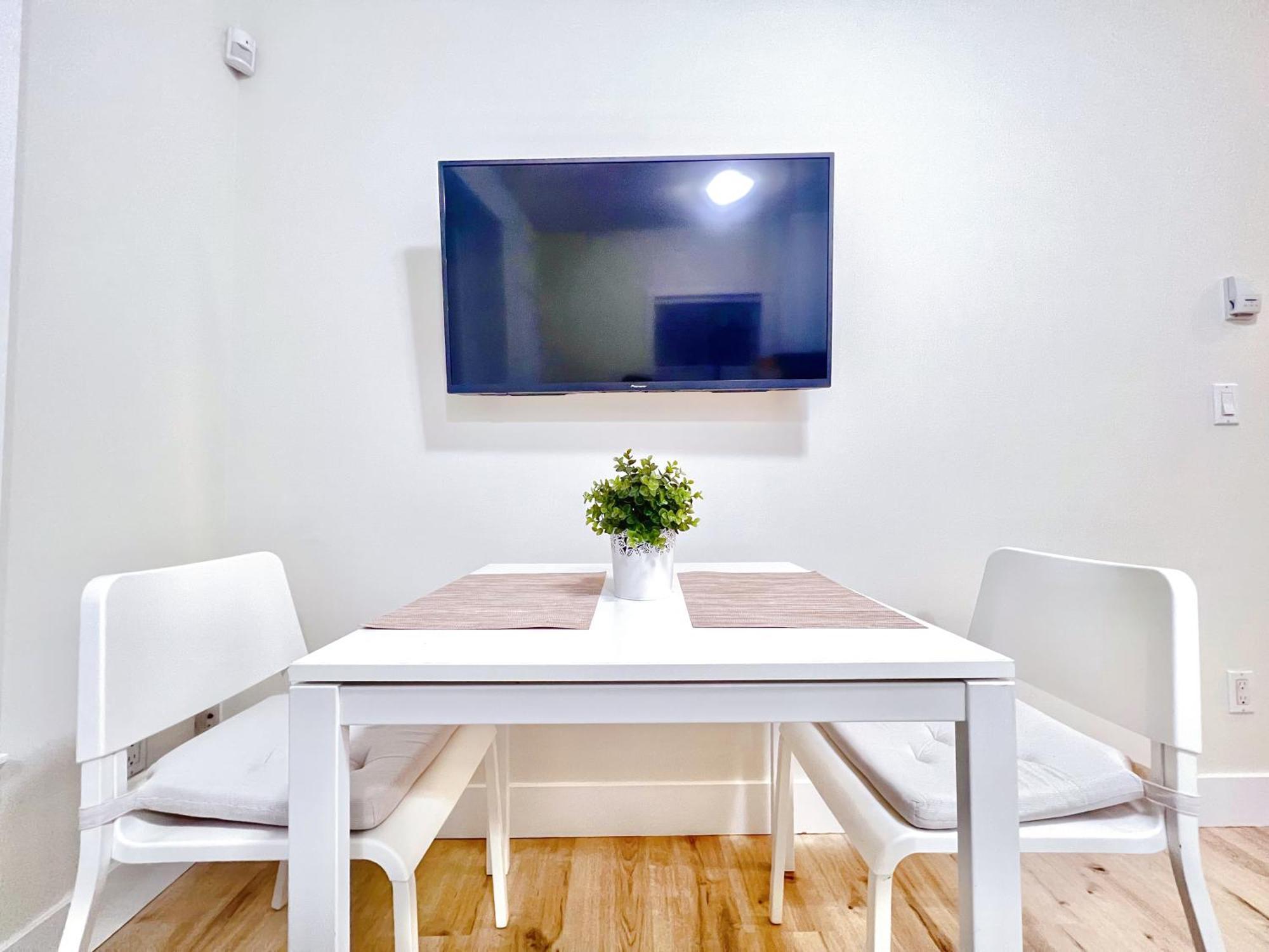 Si & Daniel Home Near Yvr Airport & Skytrain Separate Entry Free Parking 列治文 外观 照片