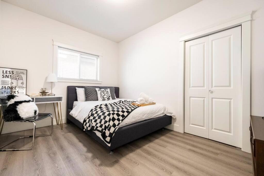 Si & Daniel Home Near Yvr Airport & Skytrain Separate Entry Free Parking 列治文 外观 照片
