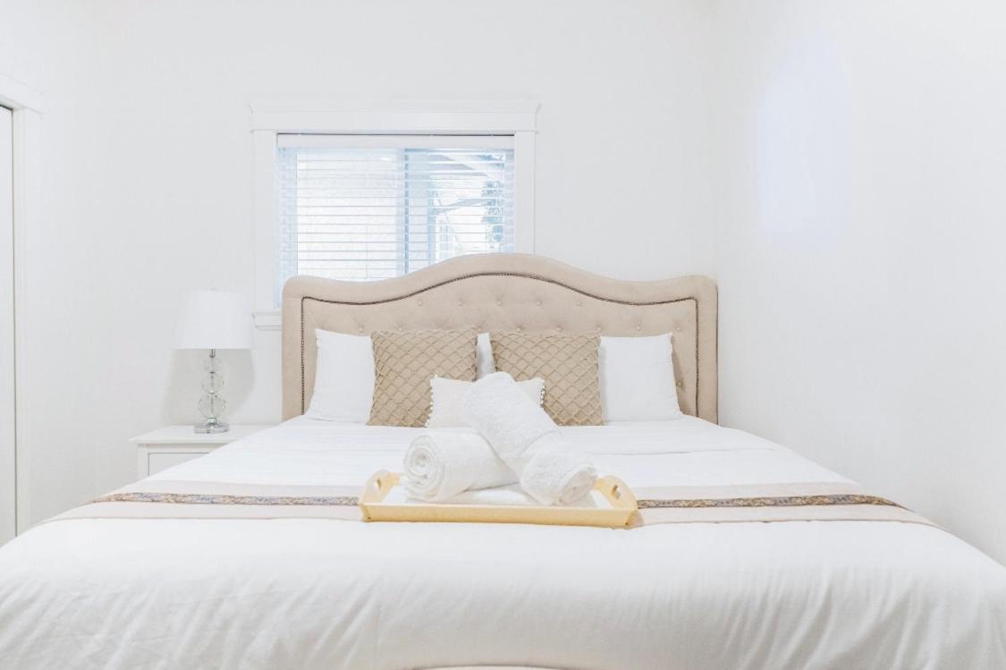 Si & Daniel Home Near Yvr Airport & Skytrain Separate Entry Free Parking 列治文 外观 照片