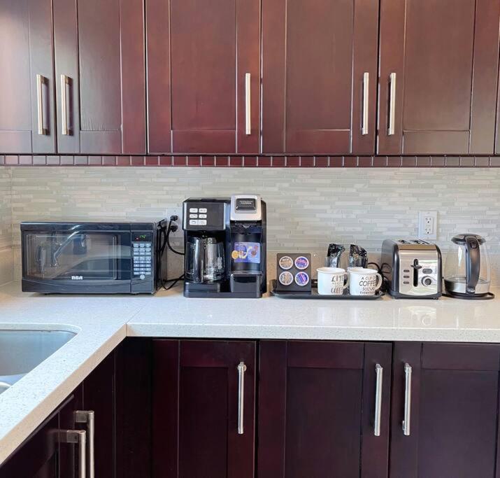 Si & Daniel Home Near Yvr Airport & Skytrain Separate Entry Free Parking 列治文 外观 照片