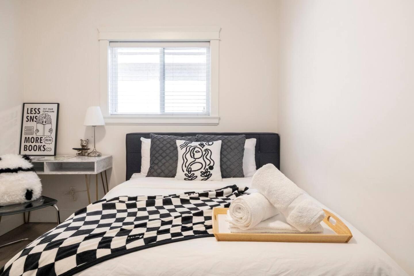 Si & Daniel Home Near Yvr Airport & Skytrain Separate Entry Free Parking 列治文 外观 照片